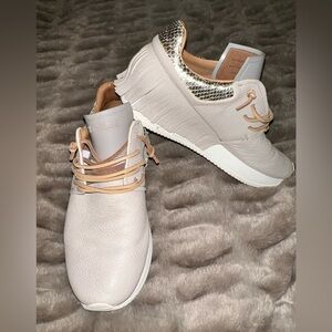 Esseutesse Leather Fringe
Sneaker - Sand